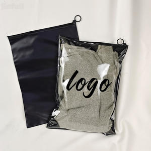 Sacs d'emballage en plastique biodégradable mat et givré personnalisés, sacs à fermeture éclair pour t-shirts, maillots de bain, vêtements avec logo - Product Image 3