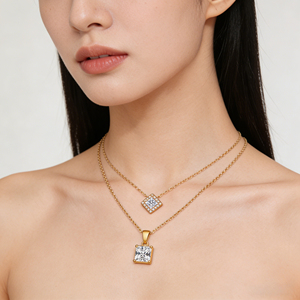 สร้อยคอเฮงเดียน จิวเวลรี่ คอลลาร์ โอโร 18K สำหรับผู้หญิง ประดับเพชรซิร์โคเนียเกรด AAA  วัสดุทองเหลือง  แบบโซ่เชื่อมสองชั้น  จี้ทรงสี่เหลี่ยมเรียบง่าย  ขายส่ง - Product Image 1