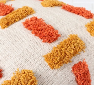 Housse de coussin carrée moderne en coton 100% tuftée à la main, texture brodée, couleur ivoire jaune moutarde, avec bordure et fermeture éclair, pour canapé et maison - Product Image 2