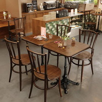 Ensemble table et chaises longues de style américain vintage en bois massif, dossier Windsor antique, personnalisable, pour salle à manger commerciale
