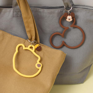 Porte-clés en silicone durable et écologique en forme de tête de dessin animé Kawaii, pendentif polyvalent - Product Image 4