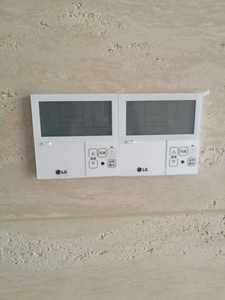 Contrôleur filaire pour système de climatisation centralisée VRF avec moteur à courant continu et réfrigérant R-410A - Product Image 6