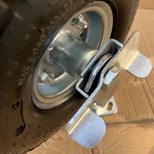 <span class=keywords><strong>Roue</strong></span> pivotante pneumatique fixe de 6/8/10 pouces en acier et mousse de polyuréthane, capacité 300 lb, avec frein latéral pour brouettes - Product Image 6