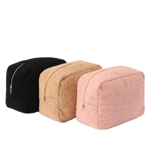 New Stylish Fashion Durable Portable Travel Fluffy Sherpa Teddy Zipper Small Makeup Bags Pouch per Cosmetic Custom Toiletry Bag