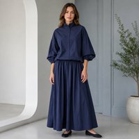 Ensemble deux pièces bleu marine modeste, chemise légère boutonnée et jupe longue, tenue décontractée et confortable, personnalisable OEM ODM