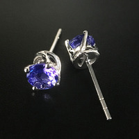 Boucles d'oreilles incrustées en or blanc 14 carats Boucles d'oreilles à tige en saphir bleu Coupe ovale pour filles Bijoux en moissanite
