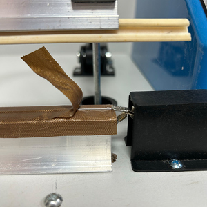Machine semi-automatique de cachetage de pédale de pied pour emballer des boissons et des produits chimiques - Product Image 4