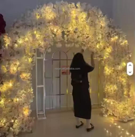 Latar belakang dinding bunga sakura berdiri lengkungan bunga merah muda putih 3D 8ft untuk stan foto dekorasi pesta pernikahan dengan lampu