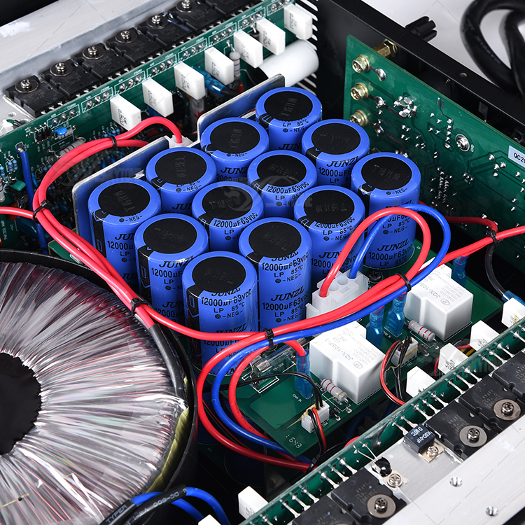 広州製 パワーアンプ 1800W×2 チャンネル 220V対応 追加保護機能付き