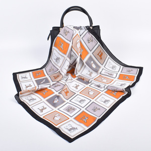 새로운 도착 모조 실크 새틴 실크 스카프 그리드 말 인쇄 70*70cm 평방 우유 실크 스카프 머리 스카프 숄 - Product Image 2