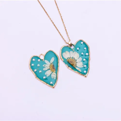 Handmade jewelry necklace with transparent resin dried flower pendant