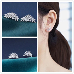 Orecchini a Forma di Foglia per Donne, Accessori di Moda Minimalisti Ispirati alla Natura per Uso Quotidiano - Product Image 3