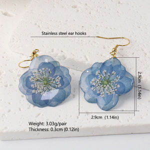Pendientes de Resina con Flores Secas Reales, Pendientes de Resina con Flores de Hortensia Prensadas Hechas a Mano, Joyería, Regalo Navideño para Ella - Product Image 3