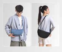 Tas Selempang Wanita Model Dumpling Bahan Nylon dengan Ritsleting dan Tali Tunggal