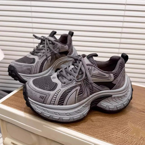 Zapatillas de running de malla personalizadas Factory Trend, transpirables, con doble suela de TPU, estilo deportivo con cordones y característica antideslizante para parejas - Product Image 4