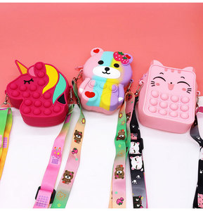Bolso Bandolera de Silicona con Diseño de Unicornio de Dibujos Animados para Niñas, Pequeño y Cuadrado, para Reducir la Carga Diaria - Product Image 6