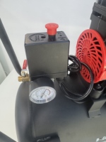 Mini compresseur d'air portable 220V AC sans huile avec moteur silencieux utilisé pour gonfler les pneus de voiture