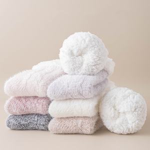 Chaussettes d'<span class=keywords><strong>hiver</strong></span> en fourrure de vison antidérapantes pour adultes Chaussettes de couchage épaisses en peluche pour femmes - Product Image 4