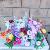 Vente en gros de compositions florales artificielles en soie de haute qualité, modernes et de petite taille, pour la décoration des centres de table de mariage