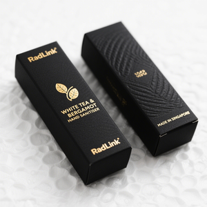 Caja <span class=keywords><strong>de</strong></span> Perfume Personalizada <span class=keywords><strong>de</strong></span> Papel Negro Reciclado Ecológico <span class=keywords><strong>de</strong></span> 300 g/m² con Logotipo en Relieve, Juego <span class=keywords><strong>de</strong></span> 3 Piezas, Caja <span class=keywords><strong>de</strong></span> Cosméticos - Product Image 3
