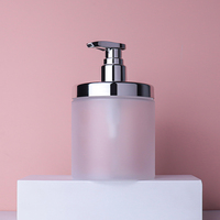 Bouteille de shampoing en plastique givré de haute qualité écologique 250 500 800ml avec pompe en argent de luxe