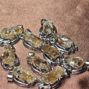 Grosir liontin kuarsa Enhydro emas kristal kualitas tinggi liontin Quartz Petroleum Quartz reaktif UV untuk hadiah - Product Image 4