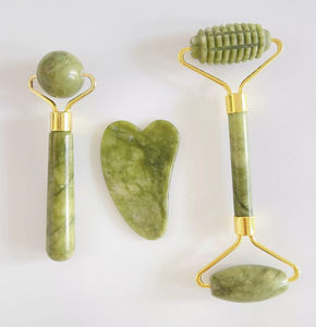 Kit de rodillo de jade y gua sha con caja - Product Image 3