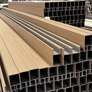 Panneau de <span class=keywords><strong>corniche</strong></span> suspendu en fibre de bois, <span class=keywords><strong>faux</strong></span> <span class=keywords><strong>plafond</strong></span> en bois PVC WPC pour le <span class=keywords><strong>plafond</strong></span> WPC - Product Image 3