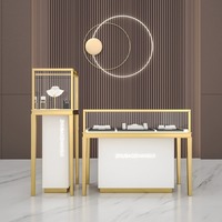 Vitrine de bijoux en or haut de gamme étagères de comptoir en acier inoxydable personnalisées pour lunettes montres vitrines en verre élégantes