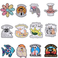 Spilla da bavero a tema lettere dei cartoni animati, smaltata e placcata, creativa, per sport yoga, regalo promozionale e souvenir