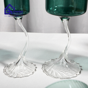 <span class=keywords><strong>Verre</strong></span> à vin à paroi unique à haute teneur <span class=keywords><strong>en</strong></span> borosilicate 380ml fabriqué à la main <span class=keywords><strong>en</strong></span> gros avec verres à pied <span class=keywords><strong>en</strong></span> <span class=keywords><strong>verre</strong></span> de couleur verte personnalisés - Product Image 6
