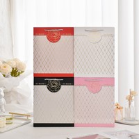 Sac cadeau d'affaires gaufré or, sac en papier à poignée, sac souvenir pour cadeaux de festival, sac cadeau fleur rose
