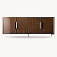 Sassanid OEM Forme minimaliste Ameublement élégant et épuré Benoit Bisque Buffet 4 portes en acier inoxydable poli