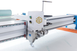 China Computadora automática CNC Colchón de una sola cabeza Tela Bedcover Costura Quiling Máquina acolchadora de una sola aguja Precio - Product Image 3