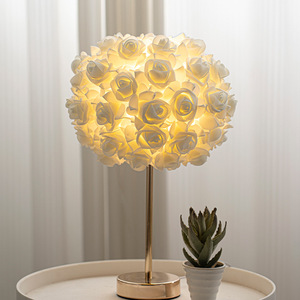 Iluminación LED Moderna para Decoración de Dormitorio Nupcial, Lámpara de Noche con Forma de Rosa para Mesa de Noche E26, Decoración para el Hogar - Product Image 1
