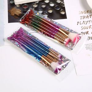 ชุดแปรงแต่งหน้าไนลอน 4 ชิ้น รุ่น Gradient Mermaid พร้อมแปรงปัดแก้มและแปรงอายแชโดว์ แบบพกพา สำหรับผู้เริ่มต้น - Product Image 6