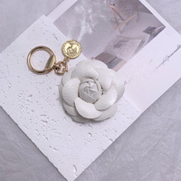 Porte-clés lampe torche classique, ornement suspendu, pendentif pour sac à dos, accessoire en cuir, pendentif fleur, pendentif en daim, tendance