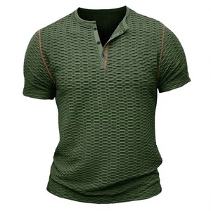 เสื้อเชิ้ตแขนสั้นคอกลมสไตล์อเมริกันสำหรับผู้ชาย ผ้าระบายอากาศ แห้งเร็ว ไม่ยับ ลายสก็อต น้ำหนัก 180 กรัม ผลิตจากโพลีเอสเตอร์ 100% - Product Image 2