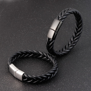 Bracelet en cuir PU tressé tendance haut de gamme à simple couche avec fermoir magnétique en acier inoxydable 316L noir PVD pour hommes - Product Image 2
