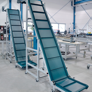 Convoyeur à bande inclinée sanitaire en acier inoxydable SS304 avec bande à crampons approuvée par la FDA et conception à cadre ouvert pour un élévation verticale hygiénique - Product Image 2