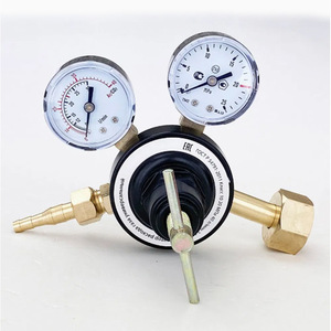 Dispositif de remplissage de gaz de style russe avec manomètres pour l'oxygène, le propane, l'acétylène, l'argon, l'hydrogène, l'hélium et le dioxyde de carbone. - Product Image 2
