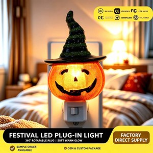 หมวกแม่มดลายทางฮาโลวีนพร้อมไฟ LED รูปฟักทอง เสียบปลั๊กได้ ใช้เป็นไฟกลางคืน หมุนได้ 360 องศา แสงนุ่มนวล อบอุ่น ตกแต่งบ้าน ของขวัญ ขายส่ง - Product Image 1