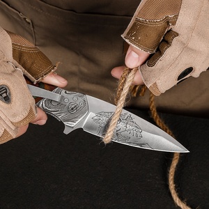 سكين تخييم قابل للطي بمقبض خشبي ملون، يفتح بالانزلاق، 97.5 مم، بحواف ليزرية بنمط النسور، من الفولاذ المقاوم للصدأ ومقاوم للتآكل، تصنيع المعدات الأصلية (OEM) - Product Image 5