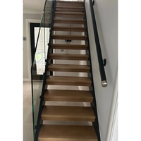 Hôtel/Appartement Escalier en métal en forme de L Garde-corps en verre dépoli Garde-corps d'escalier avec escalier latéral