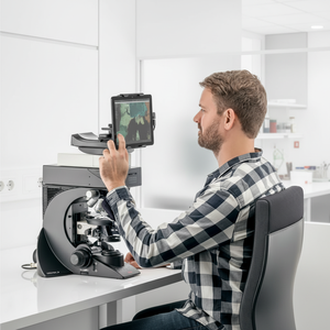 Visoria P/2700P polarisant offre une efficacité et un confort supérieurs dans les opérations de recherche sur échantillons quotidiens - Product Image 1
