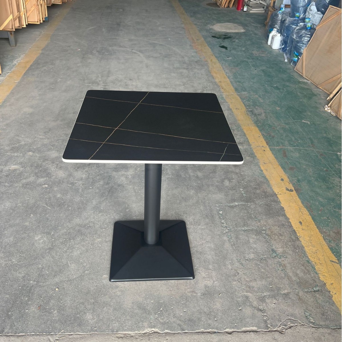 Lauren noir doré, pieds en fer forgé noir de 152 cm (60 pouces).