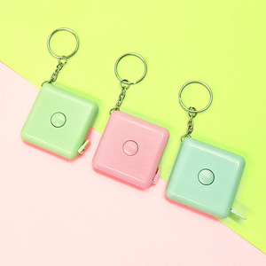 Mini cinta métrica cuadrada de estilo escandinavo de 1.5 metros para estudiantes, perfecta para medir el busto, la cintura y la ropa. - Product Image 4