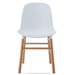 Silla de comedor de Copenhague, estructura de madera maciza con respaldo de plástico, sillas de comedor baratas para restaurante, - Product Image 1