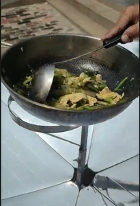 Cuisinière <span class=keywords><strong>solaire</strong></span> ronde 1500W 800 ° Réglage manuel 360° °   Rotation Compact 0.725x0.805x0.105m Poids 17kg - Product Image 4