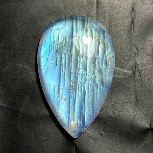 Pierre de lune naturelle taille poire cabochon avec iridescence pour la création de bijoux - Product Image 1